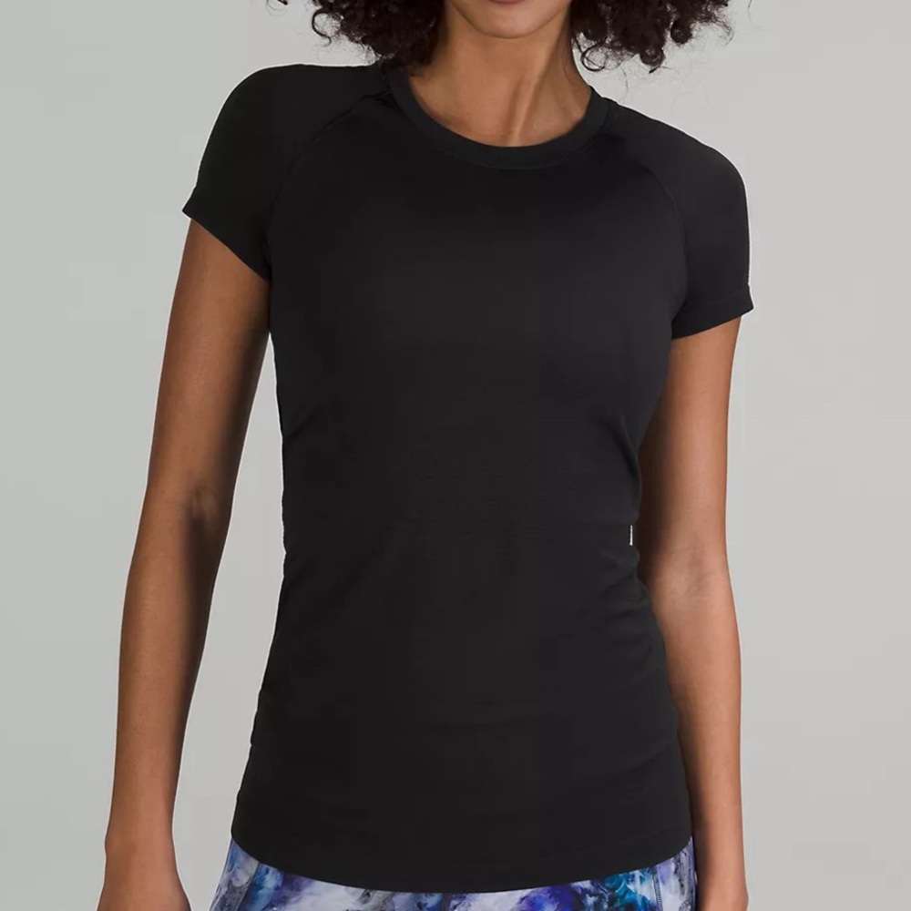 Lululemon Swiftly Tech Short-Sleeve Shirt 2.0
Hip Length